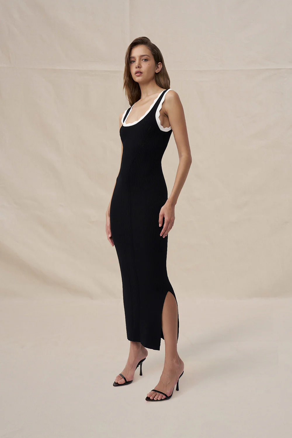 Scallop Trim Knit Dress - Ivory Black